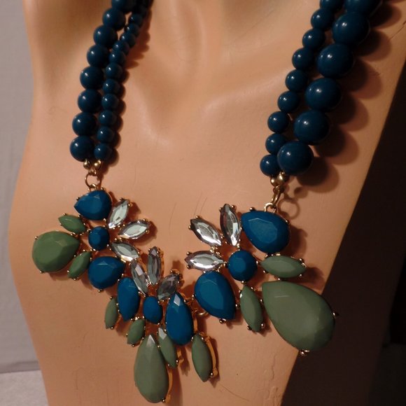 Jewelry - Multi Strand/Color Bib Necklace Adj 20"